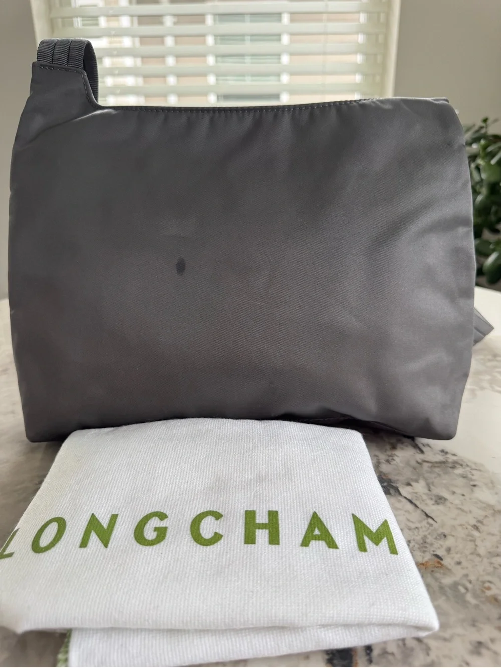 Longchamp Gray Crossbody Bag - Sleek Everyday Shoulder Bag